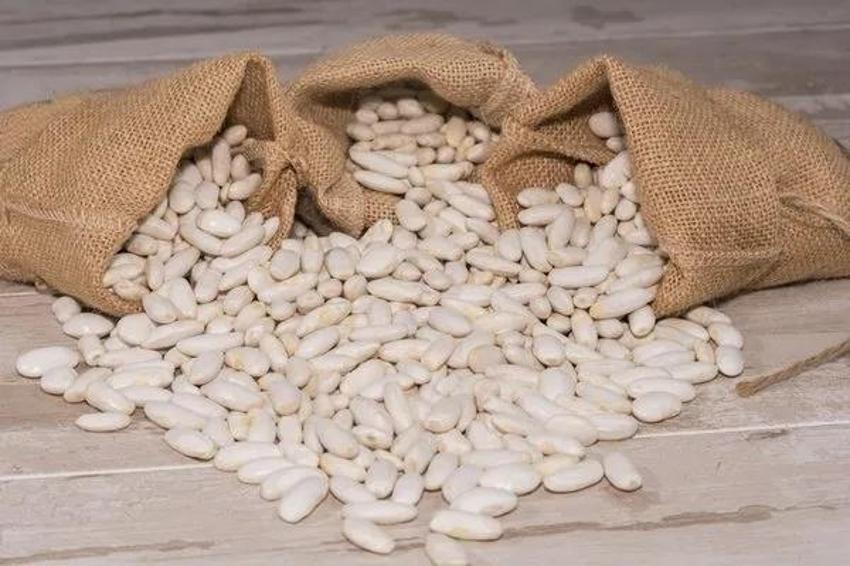 Kuru fasülye daha pişmeden gazı çıkıyor; Geceden suyuna 1 kaşık...