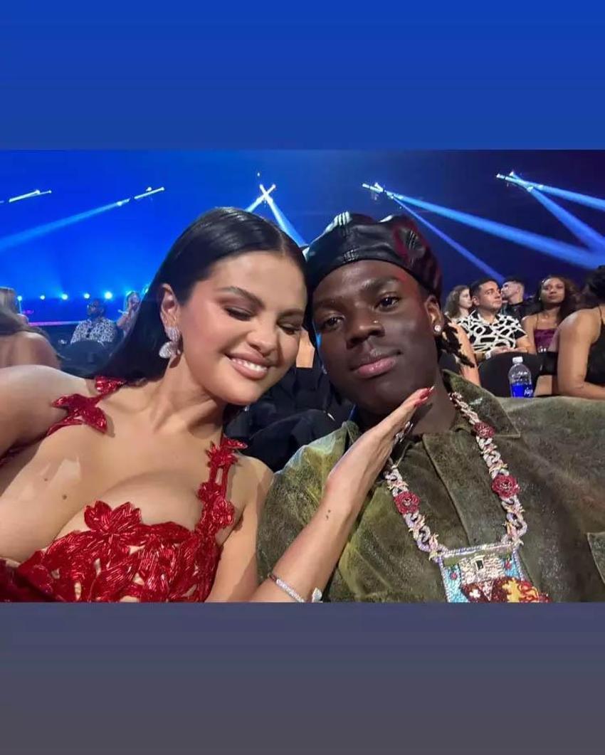 Yüzündeki değişim çok konuşulmuştu! Selena Gomez estetik iddialarına yanıt verdi