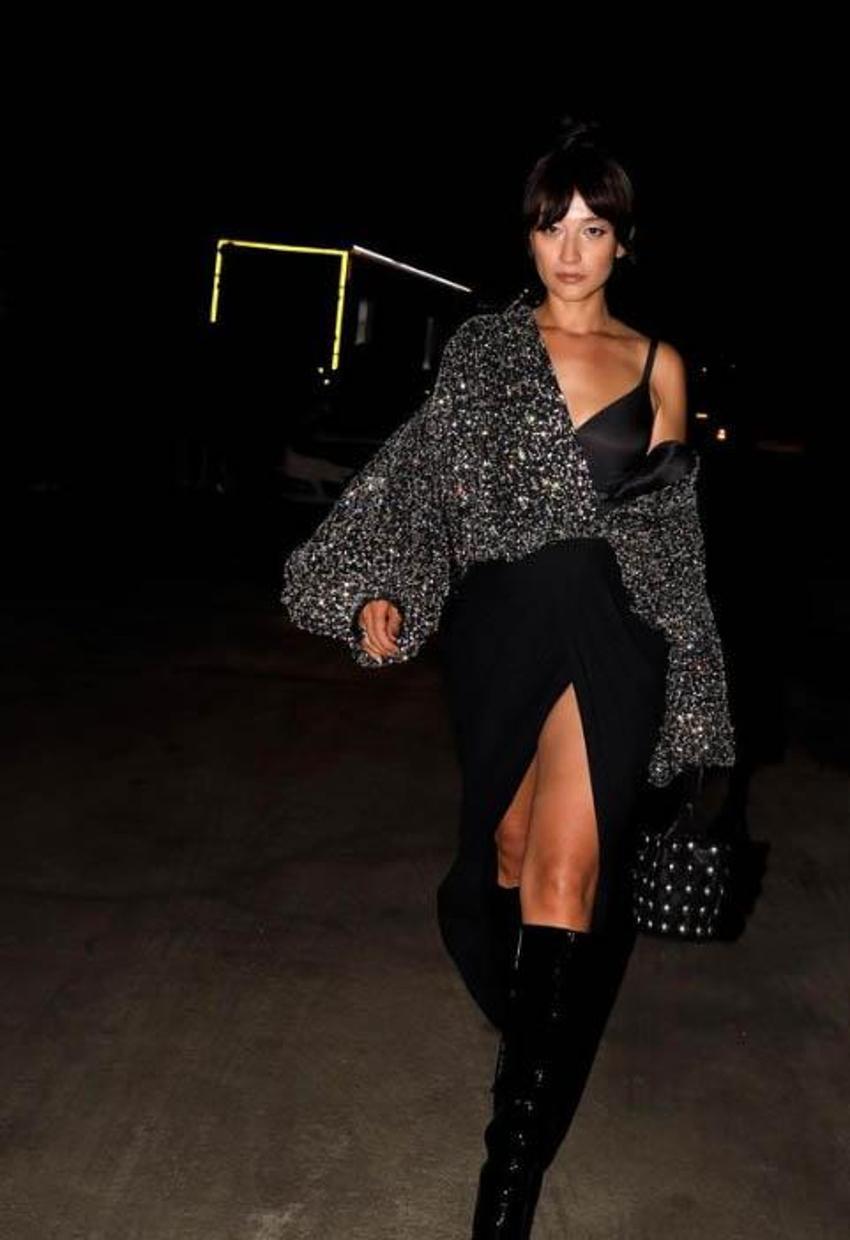 Teoman üstüne yatmıştı, Yıldız Tilbe üstüne çıkmaya çalışmıştı! Melike Şahin altara yaslanarak şarkı söyledi