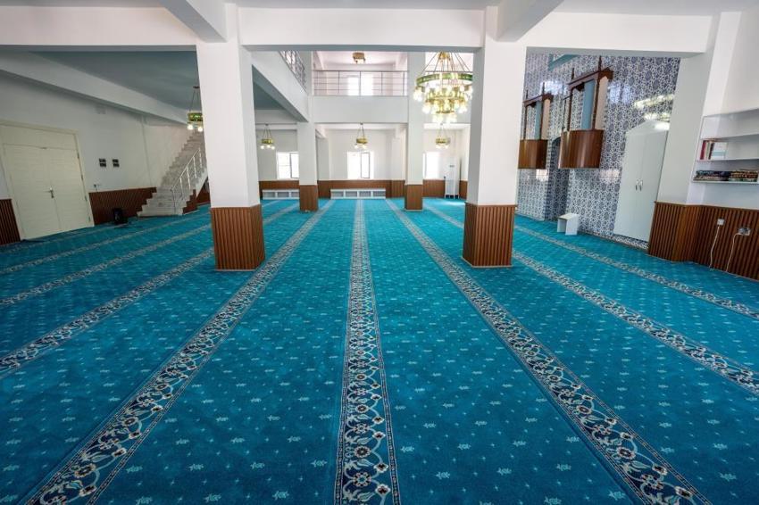 6 Şubat depremlerinde zarar gören cami imece usulü onarılıp hizmete açıldı