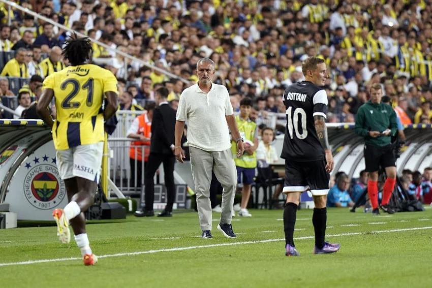 Fenerbahçe'de 2 ayrılık birden! Yaptığı hareket sonu oldu, Mourinho artık görmek istemiyor