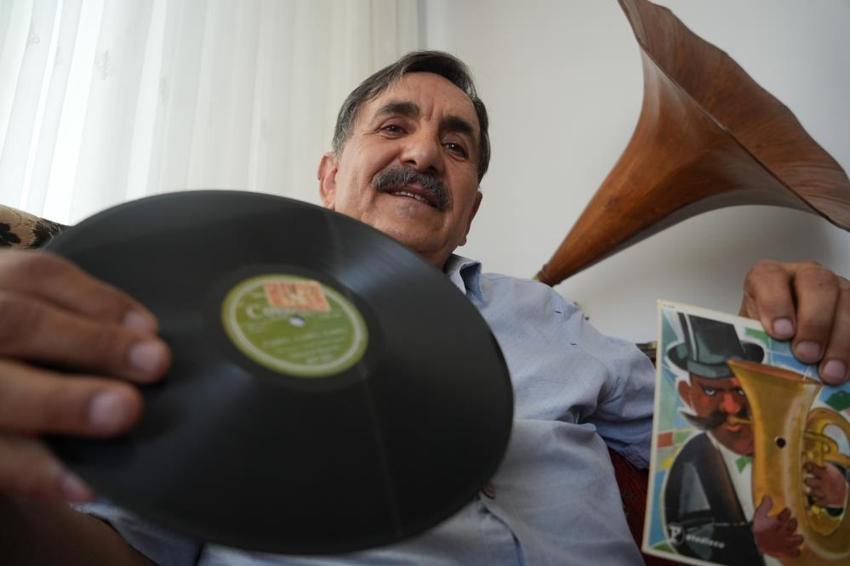Aldığı gramofon bozuk çıkınca sıfırdan kendisi üretmeye başladı: Şimdi Türkiye'de eşi benzeri olmayan bir koleksiyonu var!