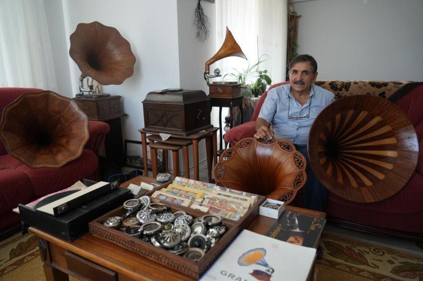 Aldığı gramofon bozuk çıkınca sıfırdan kendisi üretmeye başladı: Şimdi Türkiye'de eşi benzeri olmayan bir koleksiyonu var!