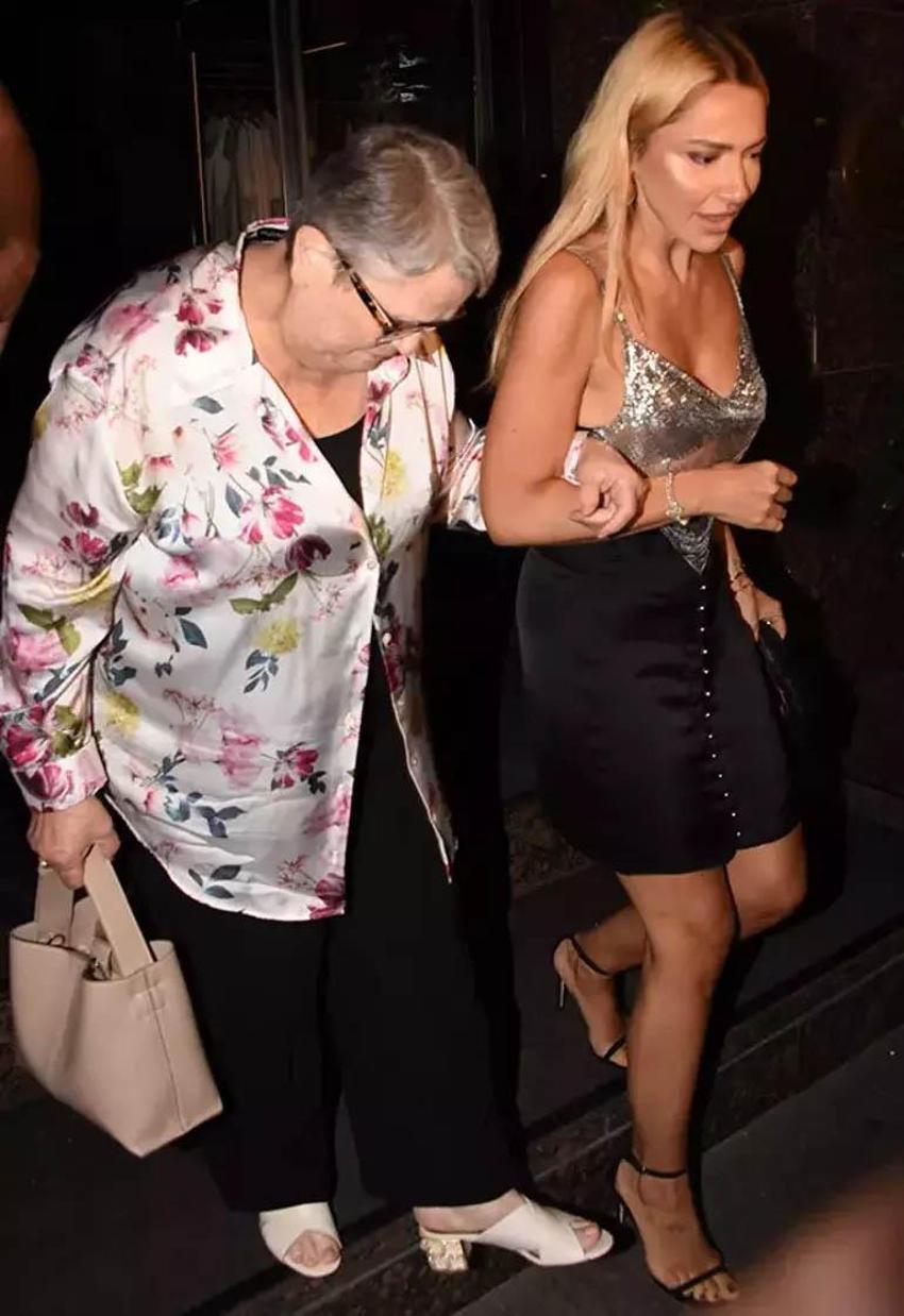 Hadise annesi ve kardeşiyle gecelerde! Yeni aracı dikkat çekti