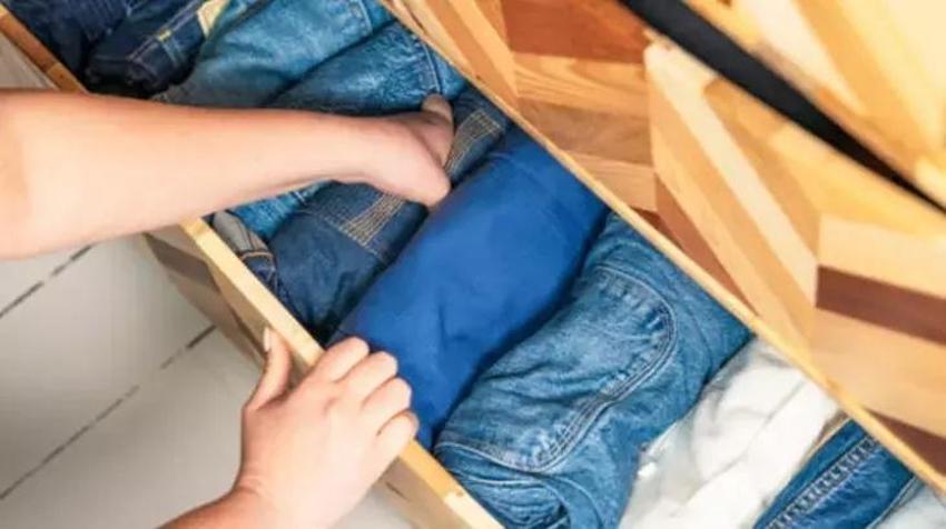 1 kaşığı dolap kokusunu yok ediyor! Kıyafette küflenmeye mutfakta çözüm var: Nemi vakum gibi çekiyor