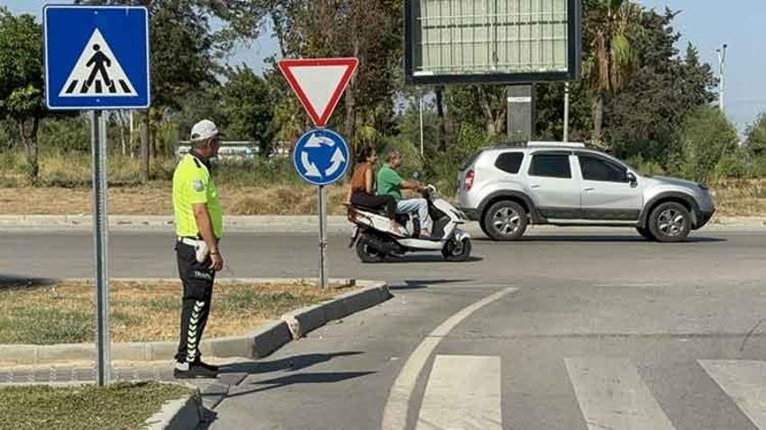 Adana'da trafik kurallarına uyanlara kebap ikram edildi