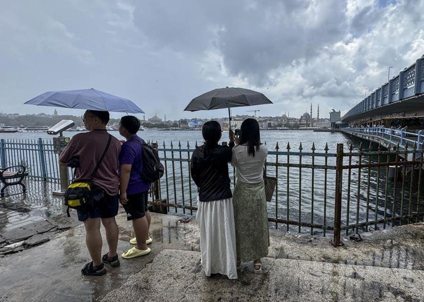 Son hava durumu raporu Meteoroloji tarafından açıklandı! Birçok il için gök gürültüsü sağanak yağış ve kuvvetli rüzgar uyarısı yapıldı