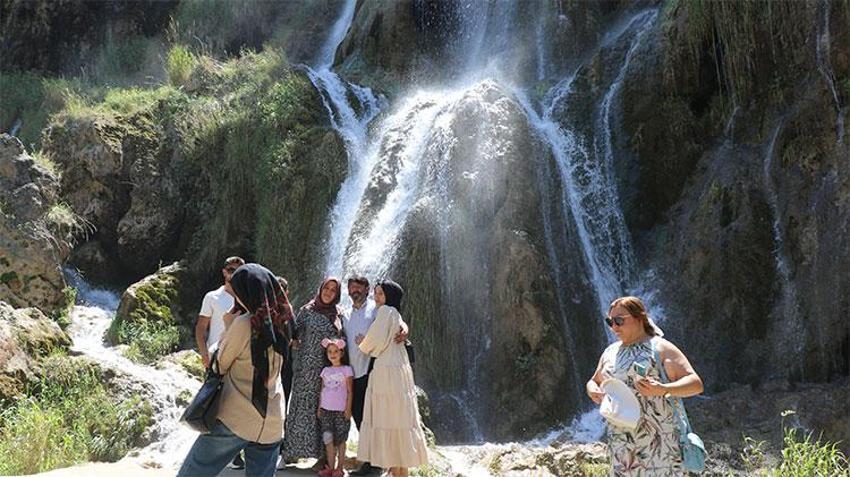 Aşırı sıcaklara buz gibi çözüm! Vatandaşlar Erzincan'a akın ediyor 