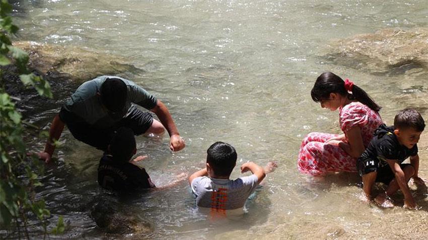  Aşırı sıcaklara buz gibi çözüm! Vatandaşlar Erzincan'a akın ediyor 