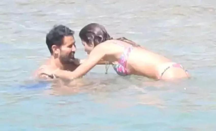 Berrak Tüzünataç'a bitmeyen tatil yapmışlar! Denizde arkadaşlarıyla şakalaştı