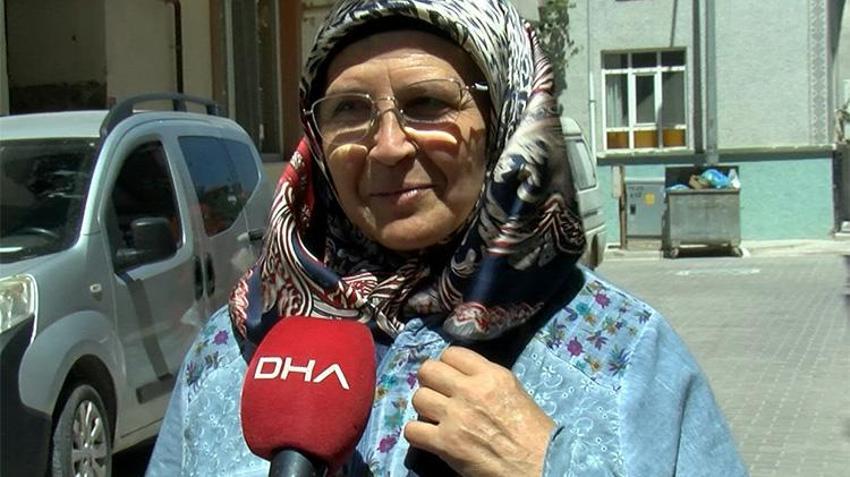 Balıkesir'de evinin bulunduğu mahalledeki 4 sokağı günde 3 kez süpürüyor! 'Yere çöp atmaya korkuyoruz'