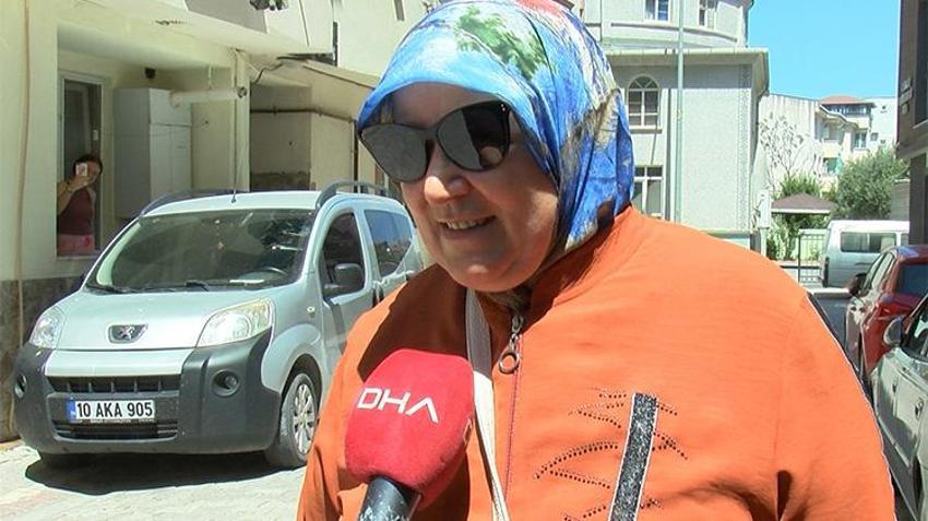 Balıkesir'de evinin bulunduğu mahalledeki 4 sokağı günde 3 kez süpürüyor! 'Yere çöp atmaya korkuyoruz'
