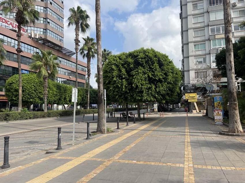Adana hayalet şehre döndü, tek bir sebebi var! Sokaklarda in cin top oynadı