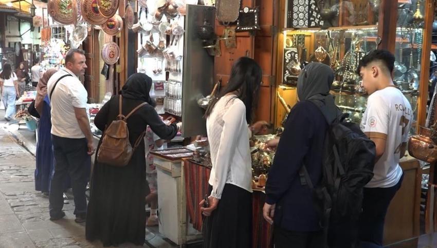 Gaziantepli gurbetçiler esnafın yüzünü güldürüyor! Kurutmalıktan salçaya, biberden bin bir çeşit baharatı buradan alıyorlar