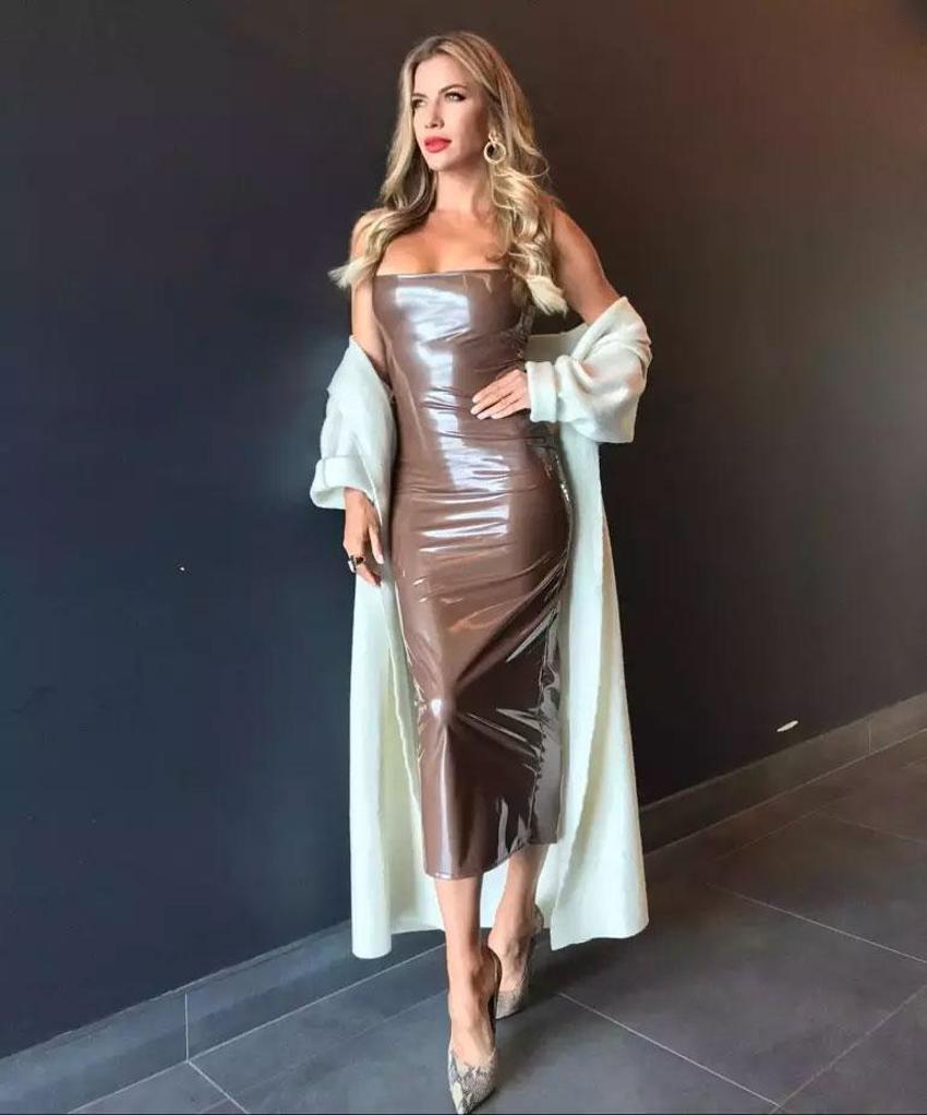 Ivana Sert bikinili fit haliyle resmen plajda şov yaptı 