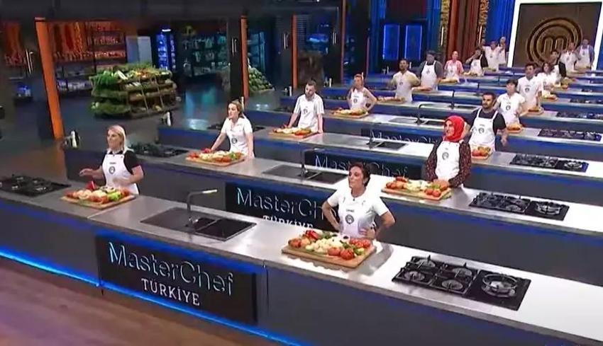 MasterChef'te takımlar belli oldu! Jürinin damağını çatlatan menemeni O yaptı!