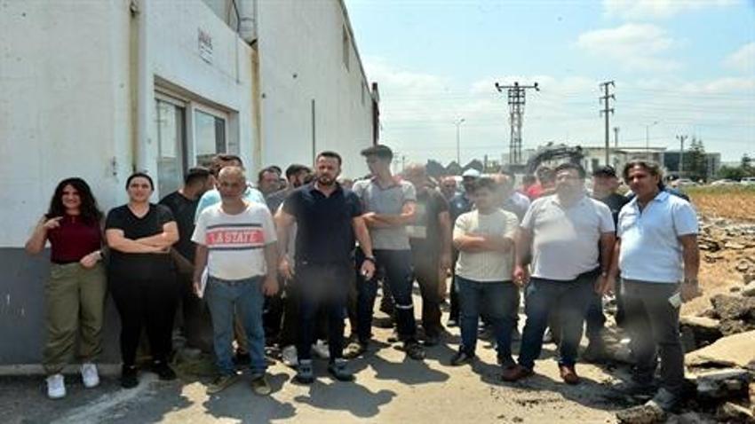 İmara açtığı arazinin parasını alamayınca belediyeyle mahkemelik oldu: Davayı kazandı, yolun asfaltını parçaladı! 54 iş yerine ulaşım kesildi