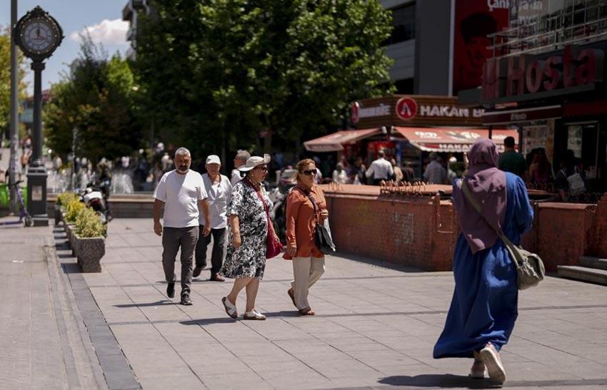 Aşırı sıcaklar bunaltacak sağanak yağışlar serinletecek! Meteoroloji son hava raporunu açıkladı
