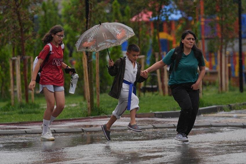 Aşırı sıcaklar bunaltacak sağanak yağışlar serinletecek! Meteoroloji son hava raporunu açıkladı