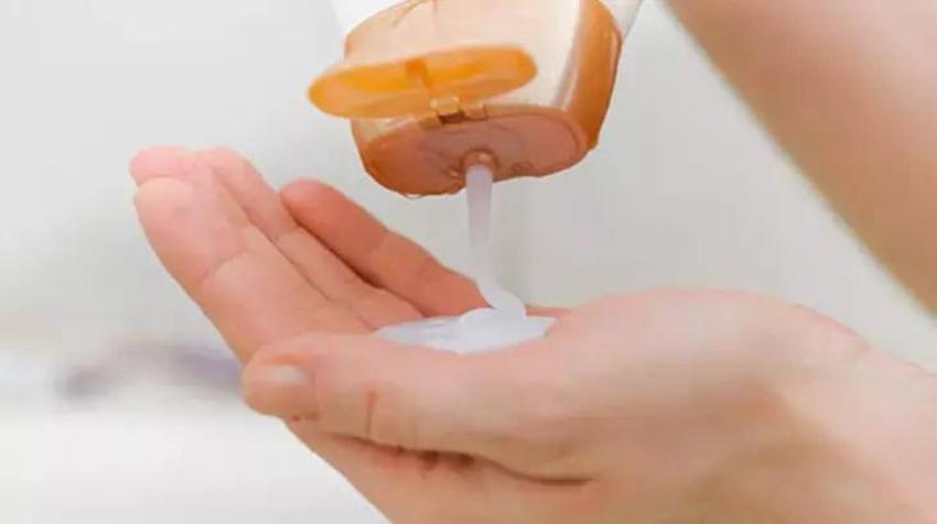 Şampuanın içine ekleyince ne kepek kalır ne kir! 1 ayda muhteşem sonuç