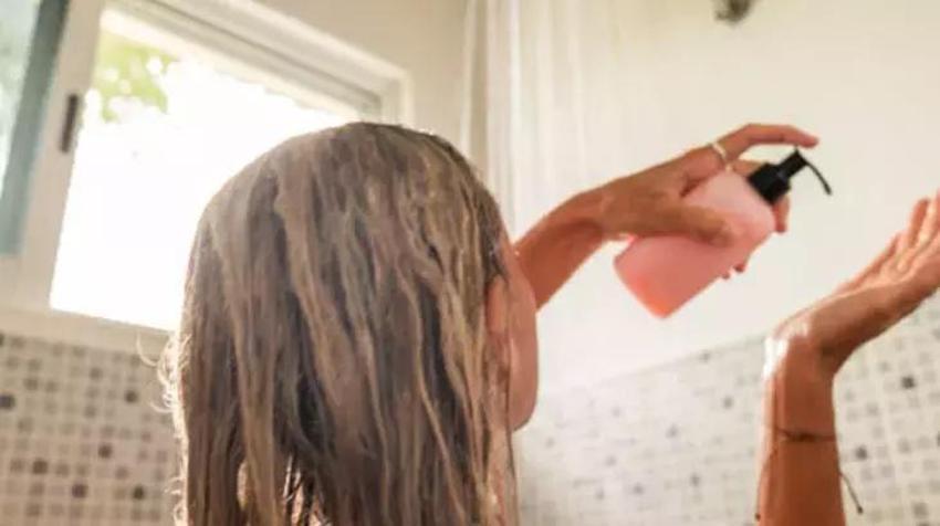 Şampuanın içine ekleyince ne kepek kalır ne kir! 1 ayda muhteşem sonuç