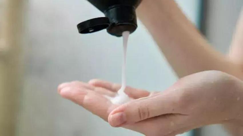 Şampuanın içine ekleyince ne kepek kalır ne kir! 1 ayda muhteşem sonuç