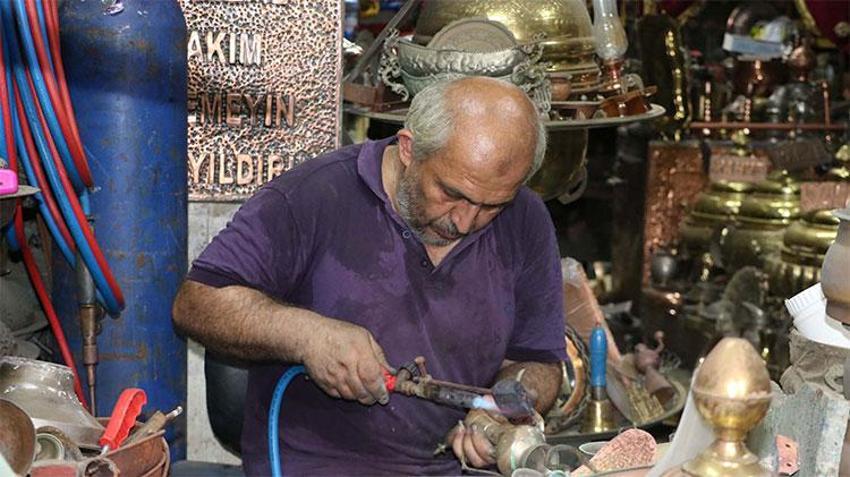 Kemeraltı'ndan tek başına Amerika, Tayland, Kamboçya dahil birçok ülkeye üretim yapıyor! 'Hiç kendi mesleğimi yapmadım'