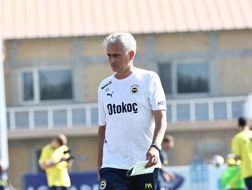 Fenerbahçe'de Mourinho Krunic'in üstünü çizdi! Başına bela olan bölgeye yıldız ismi getiriyor! 