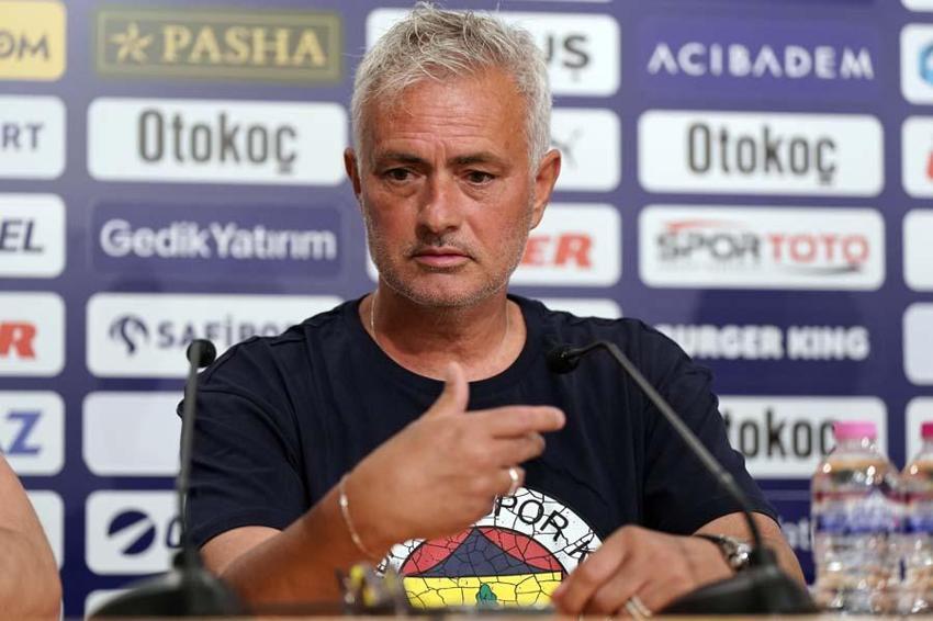 Fenerbahçe'de Mourinho Krunic'in üstünü çizdi! Başına bela olan bölgeye yıldız ismi getiriyor! 