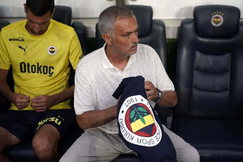 Fenerbahçe'de Mourinho Krunic'in üstünü çizdi! Başına bela olan bölgeye yıldız ismi getiriyor! 