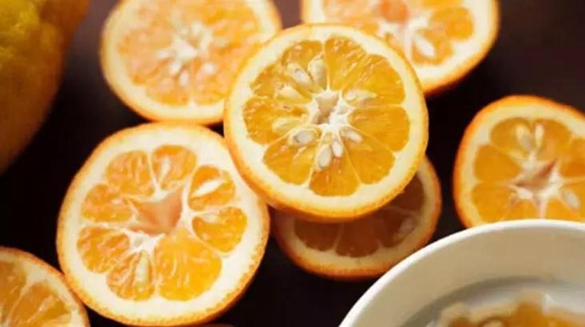 Çekirdeğini ezip toz haline getirin, yaz gribi 1 günde geçsin! Çöpe atarken iyi düşünün: Bu yöntemiyle de doğal deterjan oluyor!