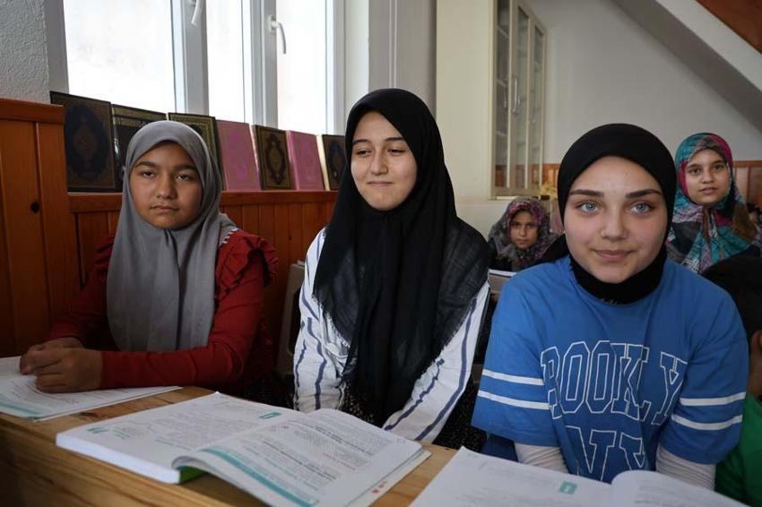 Adana'da imam sayesinde çocuklar Kur'an kursuna koşa koşa geliyor