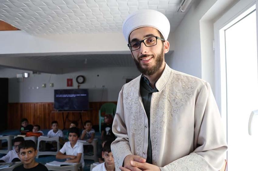 Adana'da imam sayesinde çocuklar Kur'an kursuna koşa koşa geliyor
