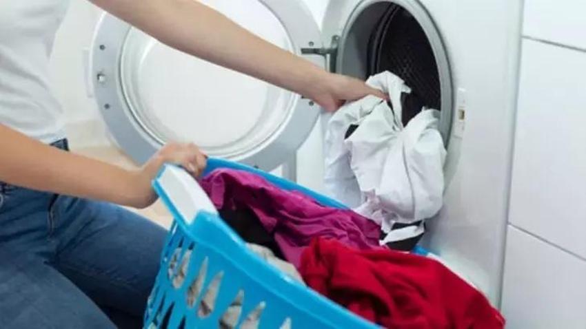 Kıyafetlerin rengini aslına döndüren tüyo; Ne çöpe ne rafa kaldırın! Evdeki iki malzeme yetiyor, çamaşır makinesi rahatlıyor