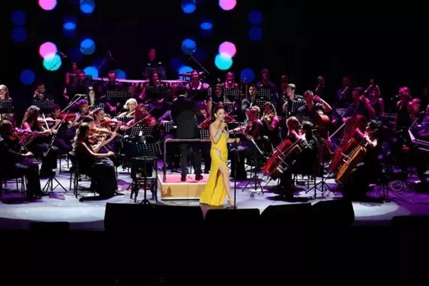 Aşkın Nur Yengi Harbiye’deydi! Sezen’i konser vermeye ikna etmeye çalışıyor
