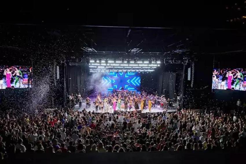 Aşkın Nur Yengi Harbiye’deydi! Sezen’i konser vermeye ikna etmeye çalışıyor