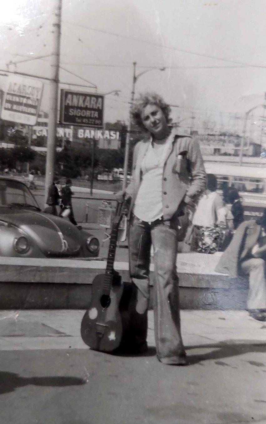 16 yaşındayken annesinin başkası olduğunu öğrendi: 32 yıldır gerçeğin peşinde!