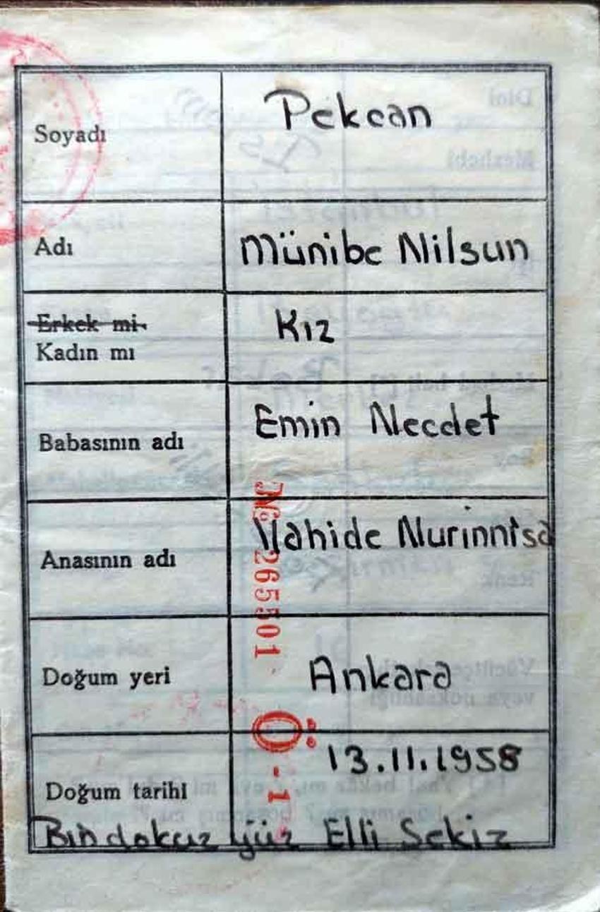 16 yaşındayken annesinin başkası olduğunu öğrendi: 32 yıldır gerçeğin peşinde!