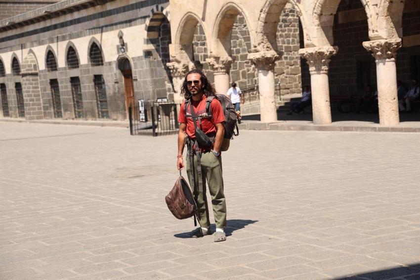 Evden kovuldu tam zamanlı gezgin oldu: 5 yılda 70 şehir ve 7 ülke gezdi!