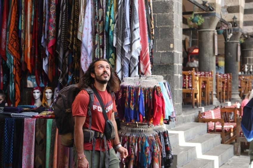 Evden kovuldu tam zamanlı gezgin oldu: 5 yılda 70 şehir ve 7 ülke gezdi!