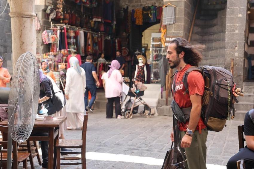 Evden kovuldu tam zamanlı gezgin oldu: 5 yılda 70 şehir ve 7 ülke gezdi!