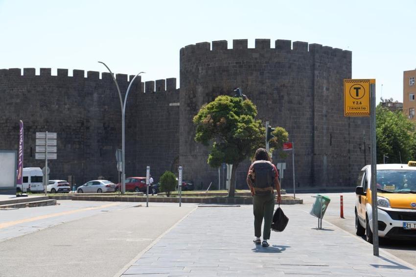 Evden kovuldu tam zamanlı gezgin oldu: 5 yılda 70 şehir ve 7 ülke gezdi!