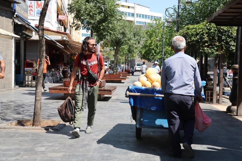 Evden kovuldu tam zamanlı gezgin oldu: 5 yılda 70 şehir ve 7 ülke gezdi!