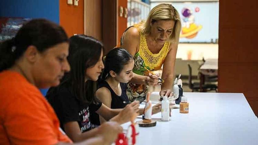Hocasının 'yapamazsın' dediği taş bebek sanatını öğrendi, Türkiye’nin 5 kültürel mirasçısından birisi oldu
