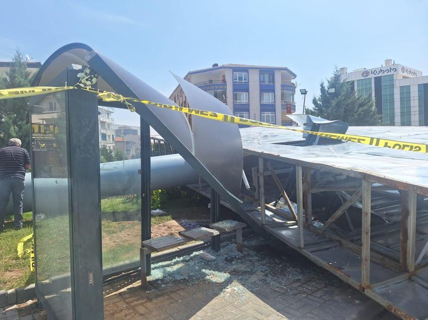 Reklam panosu altında can veren Ayşe'nin soruşturmasında bilirkişi raporuna itiraz: Firma kusurlu belediyede kusur yok!