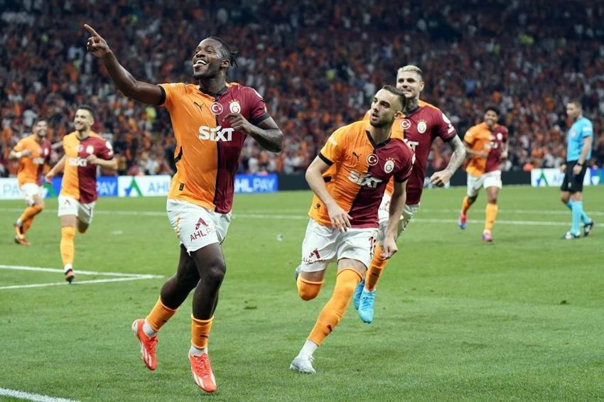 Galatasaray'a 2 kanat transferi birden! Zaha ve Köhn'e güle güle, Melo'nun kankası geliyor