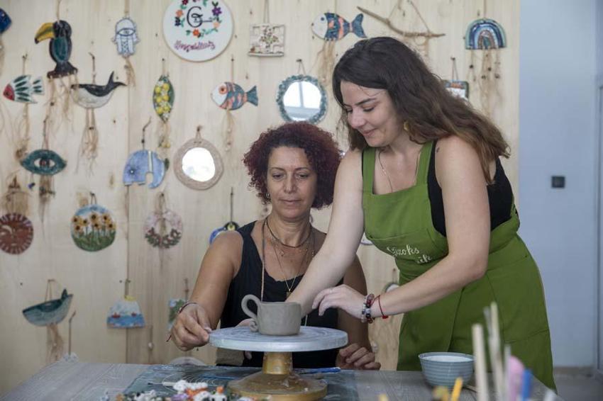 Mersinli kadın girişimci hobisini kazanca çevirdi! Hem satış yapıyor, hem öğretiyor