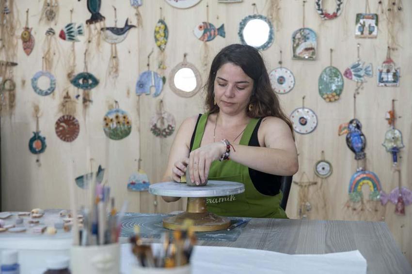 Mersinli kadın girişimci hobisini kazanca çevirdi! Hem satış yapıyor, hem öğretiyor