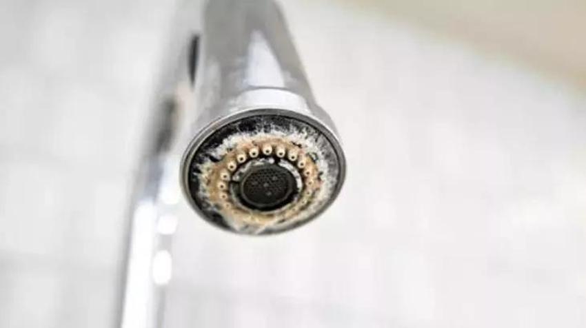 Banyo fayanslarını pürüzsüz yapıyor; Sabun lekelerini 15 dakikada bitiren karışım var