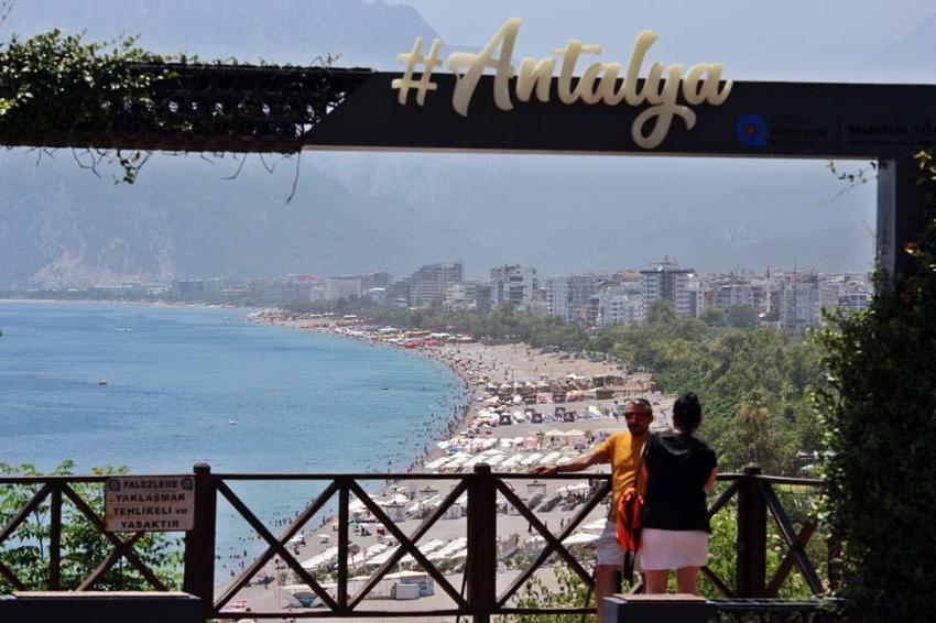 Doğu donacak batı ısınacak! Bazı illerde okullar tatil edildi, uzman isim İstanbullulara sıcaklık müjdesini verdi